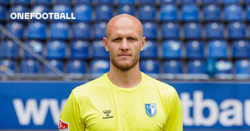 Kiper utama sekaligus kapten Magdeburg Dominik Reimann saat mengawal gawang dalam pertandingan resmi Liga Jerman.
